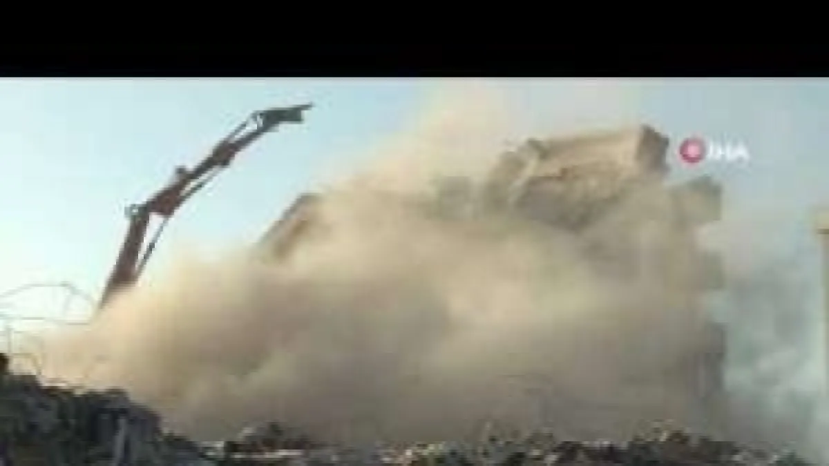 Depremde 10 kişinin yaralandığı siteyle ilgili 3 sanık yargılanacak