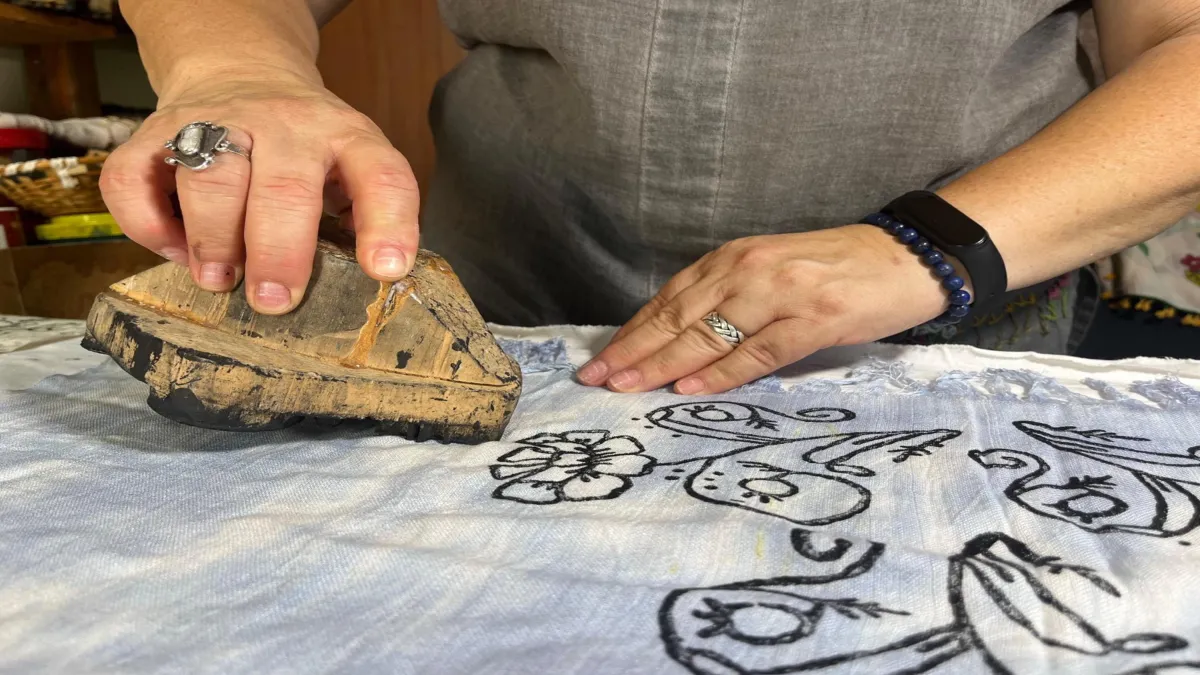 Tokat yöresine özgü Ahşap Baskı Yazmacılık İzmir’de canlanıyor