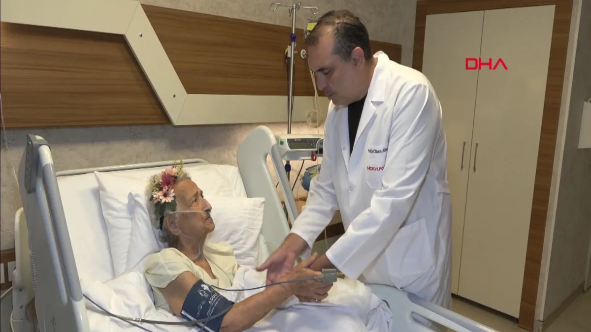 85 yaşındaki hasta, kapalı kalp kapağı ameliyatı ile sağlığına kavuştu