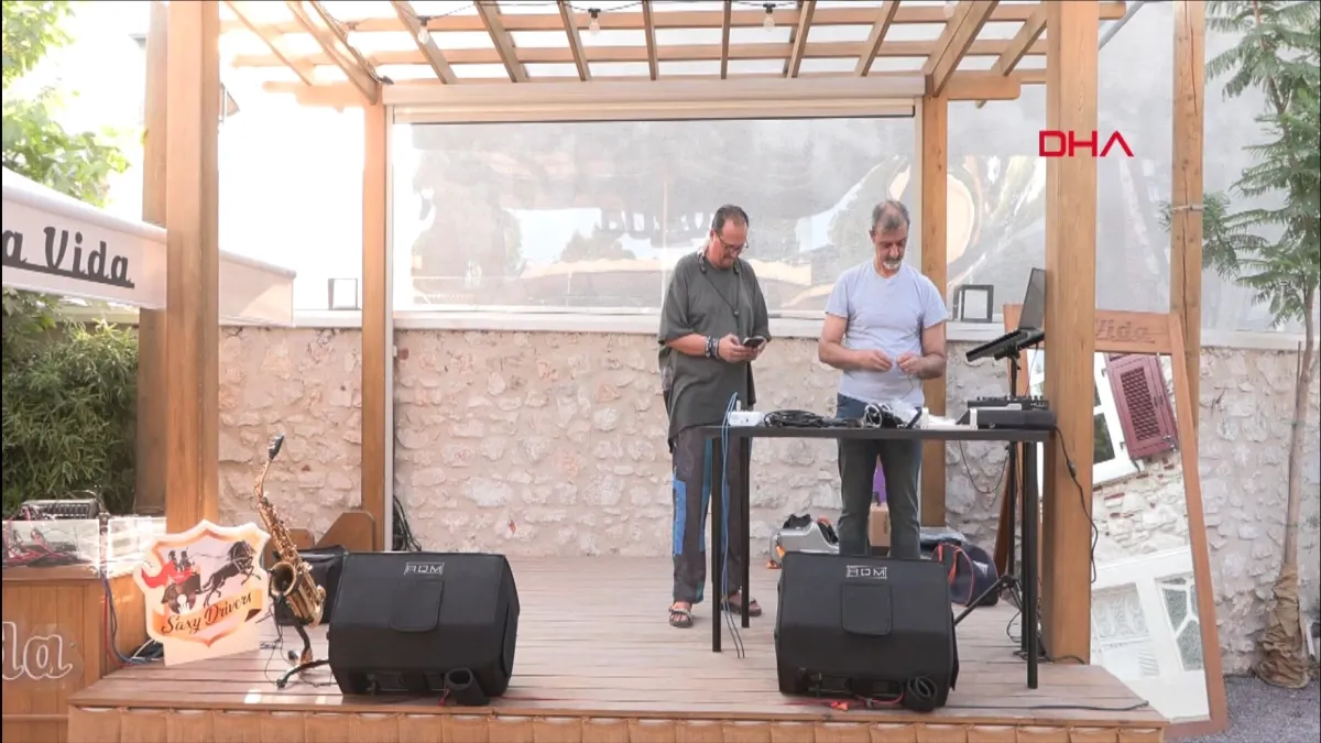 Doktorların kurduğu müzik grubu, doğa ve can dostları için sahne alıyor