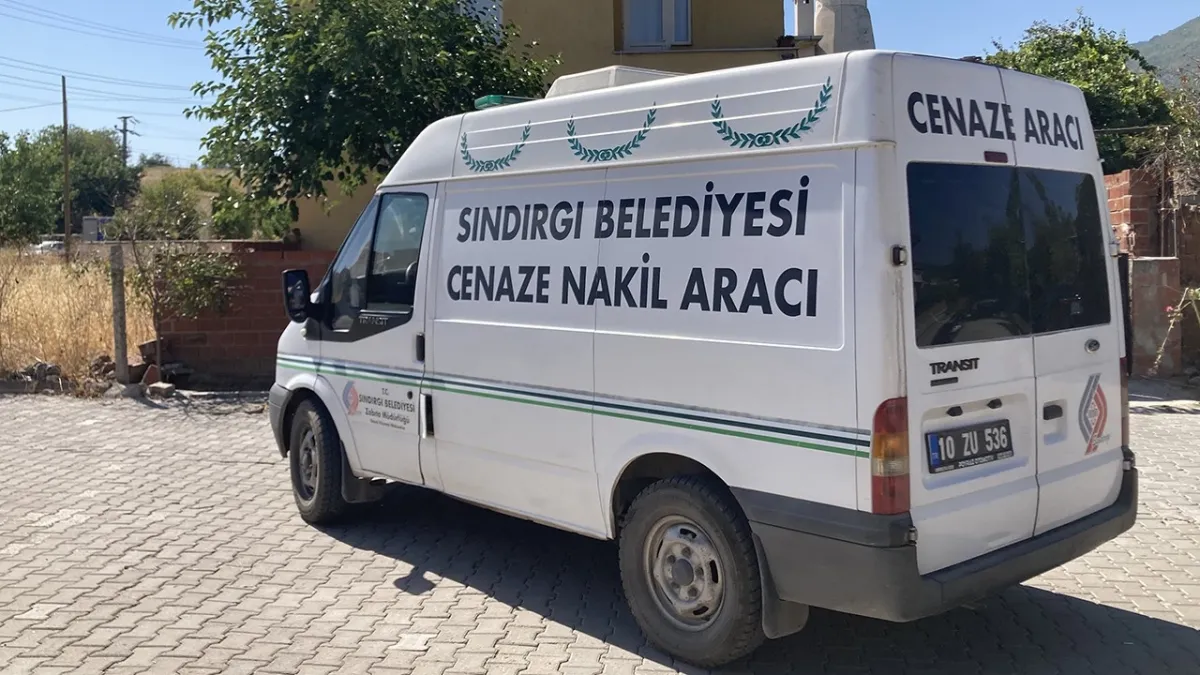 Sındırgı depreminde hayatını kaybeden Nihat Önbaş İzmir’e uğurlandı