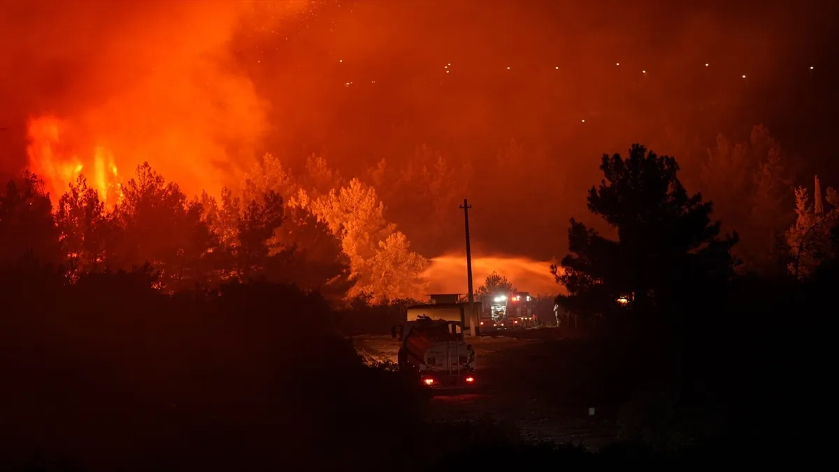Buca’daki yangına müdahale sürüyor