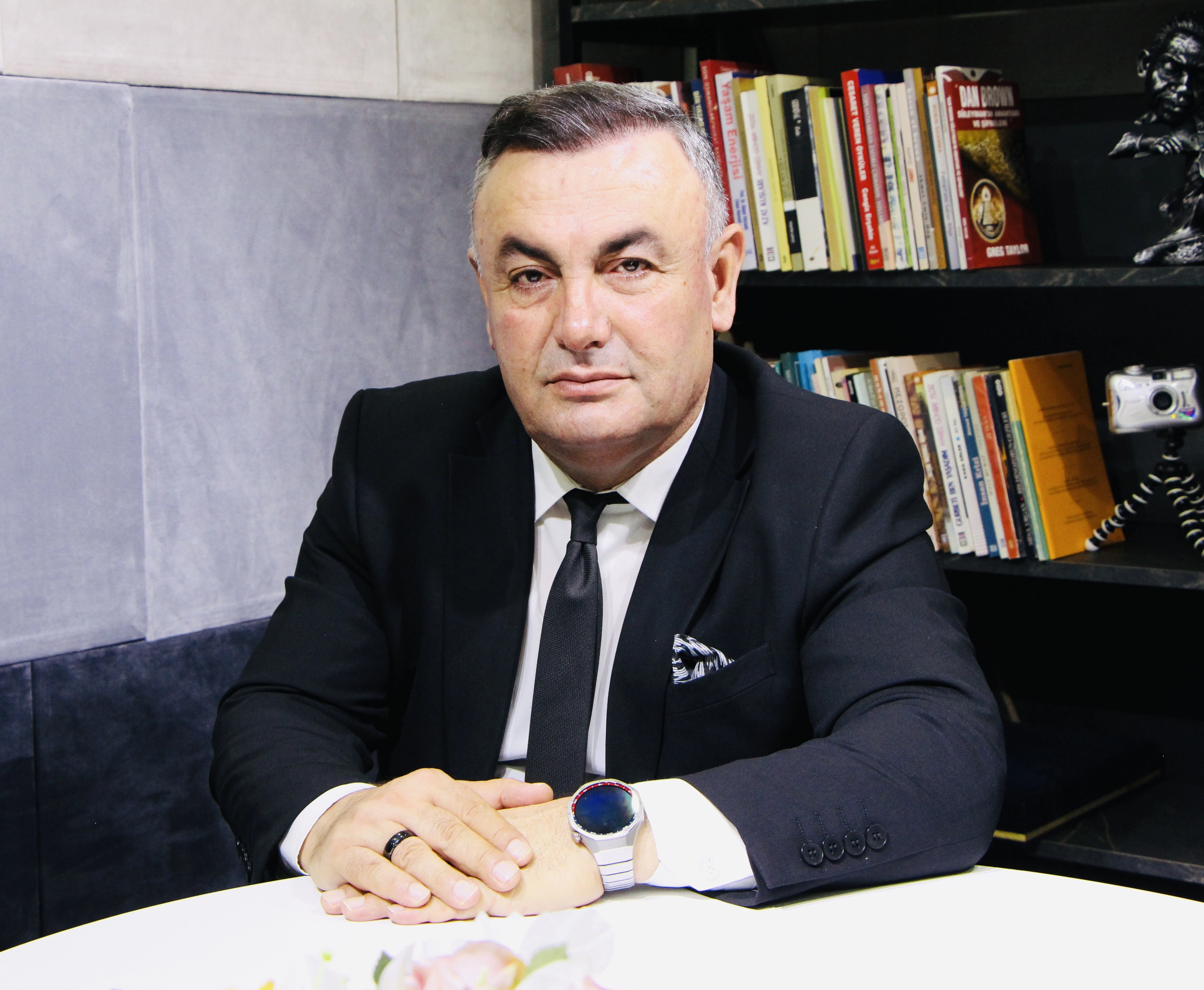 Halil El