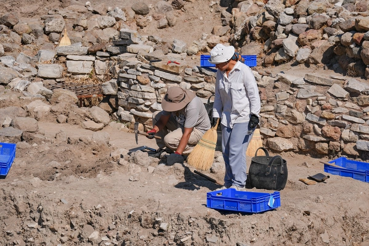 Urla Liman Tepe’de 5 bin 300 yıllık su altı kalıntıları bulundu