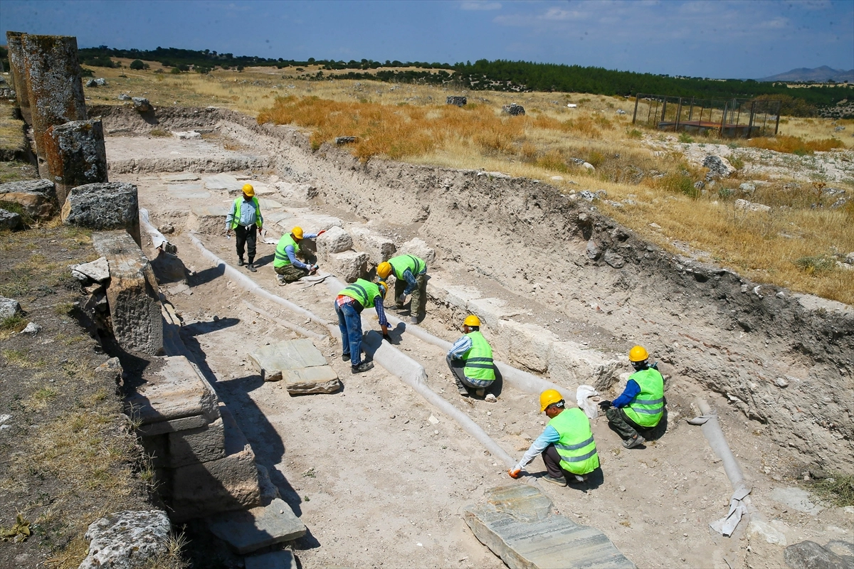Blaundos Antik Kenti’nde Roma Dönemine Ait Kanalizasyon ve Su Sistemi Gün Yüzüne Çıktı