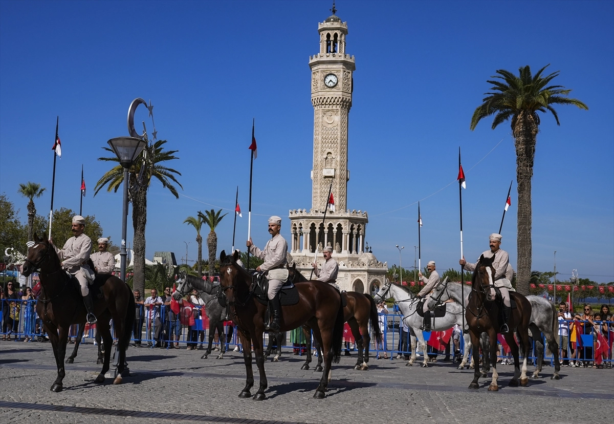 İzmir, Düşman İşgalinden Kurtuluşunun 103. Yılını Coşkuyla Kutladı