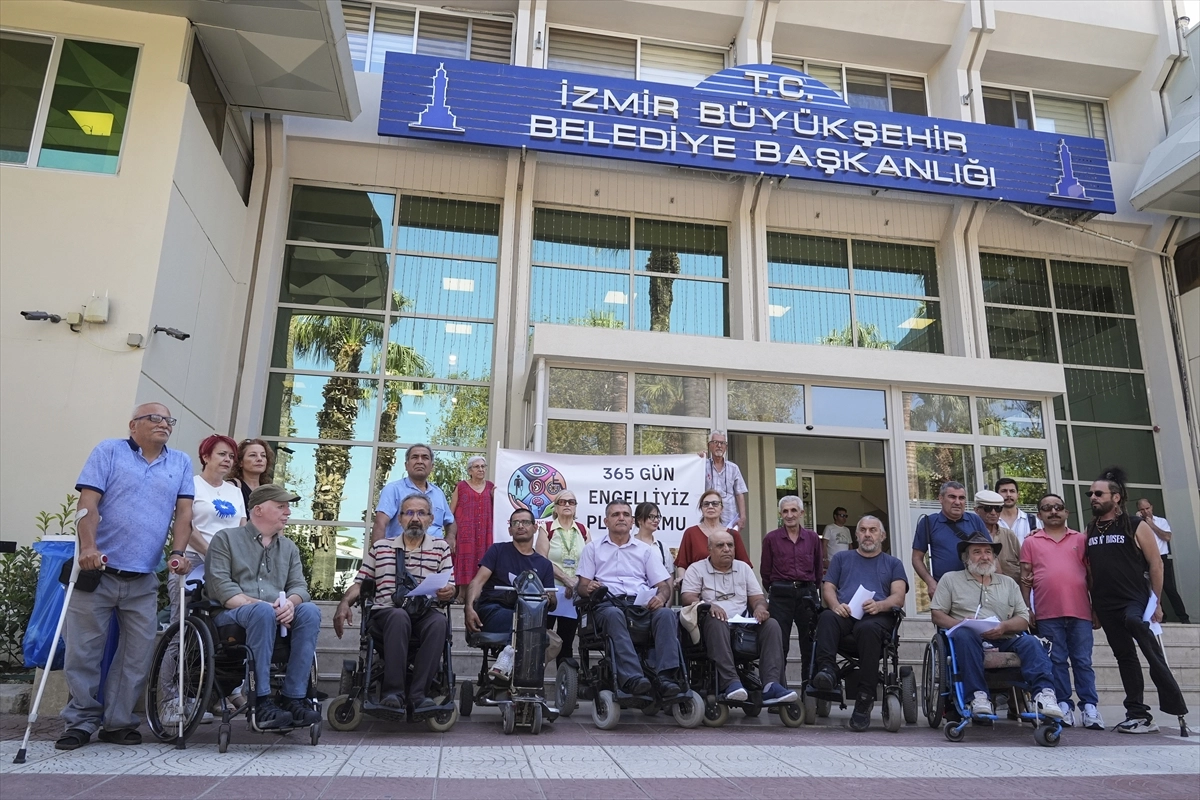 İzmir’de engelliler taleplerini dile getirdi