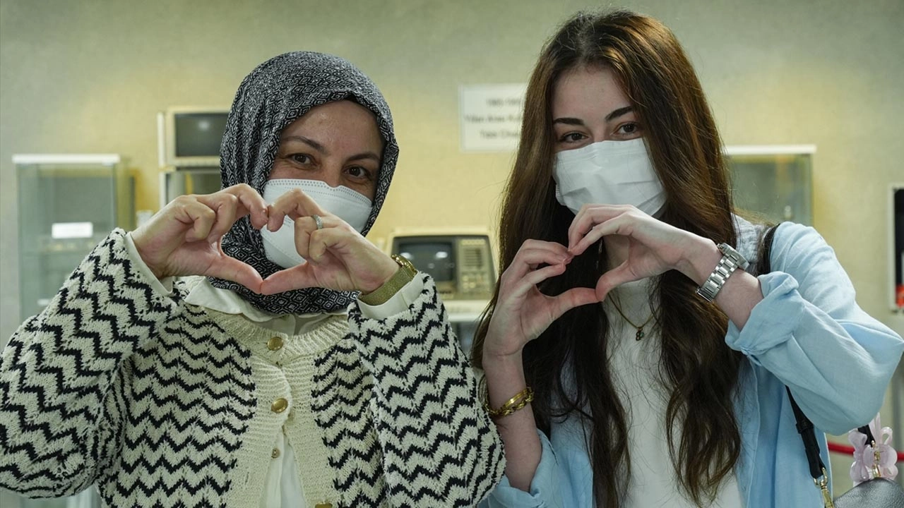 14 yıl önce annesini ameliyat etmişlerdi, bu kez kalp hastası gence kalp nakli yaptılar
