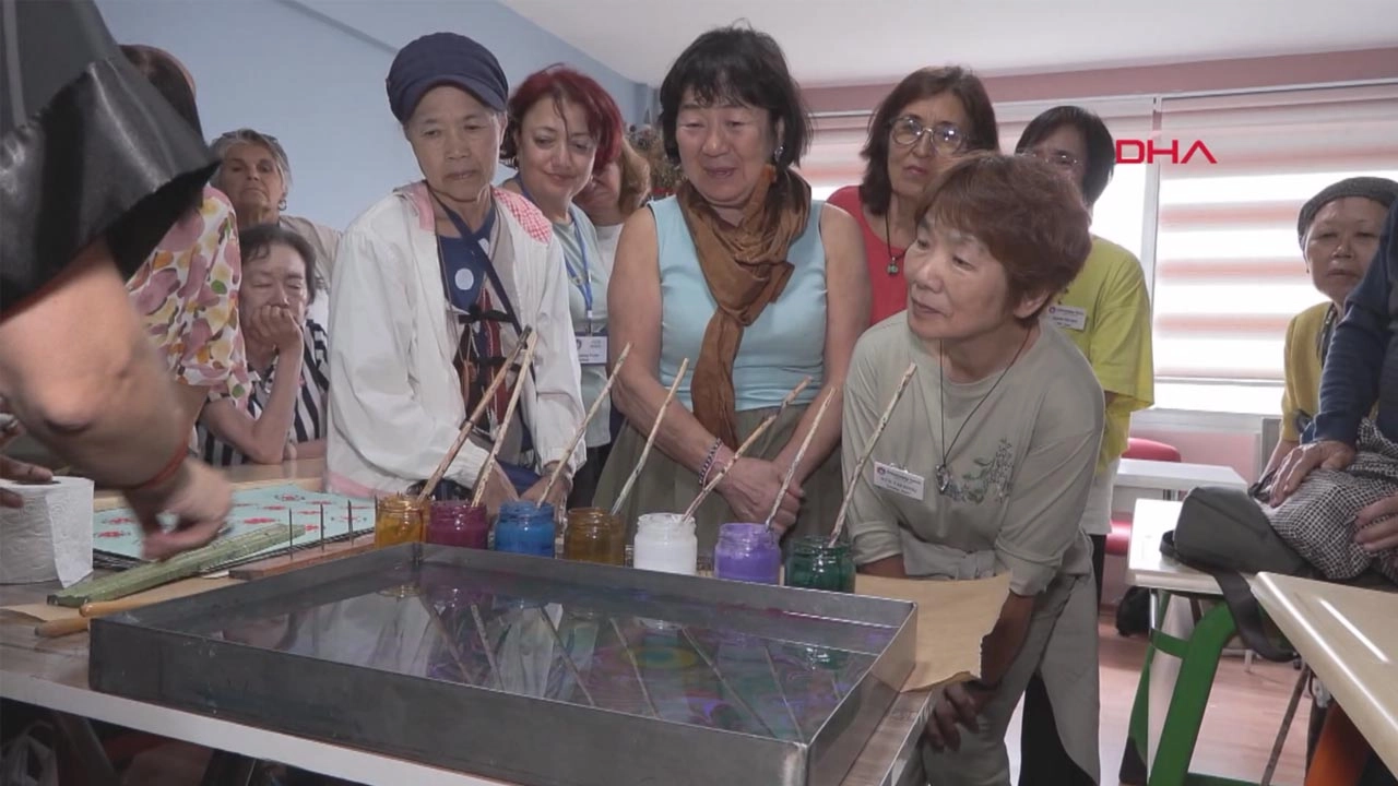 Japon Konuklar İzmir’de Türk Kültürünü Ebru Atölyesinde Deneyimledi