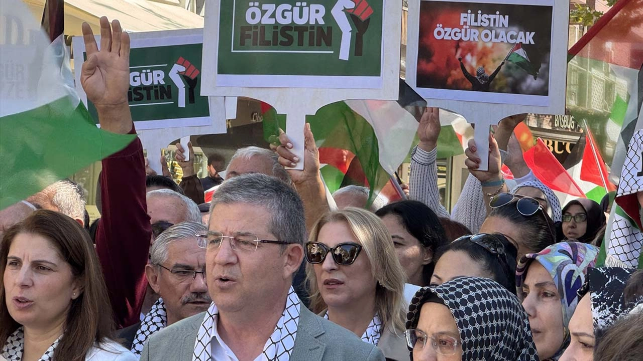 İzmir’de “Gazze için Sessiz Çığlık” Etkinliği