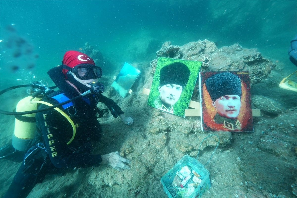 Cumhuriyet’in 102. Yılına Özel: Emekli Koramiral Totrakan’dan Su Altında Atatürk Portreleri