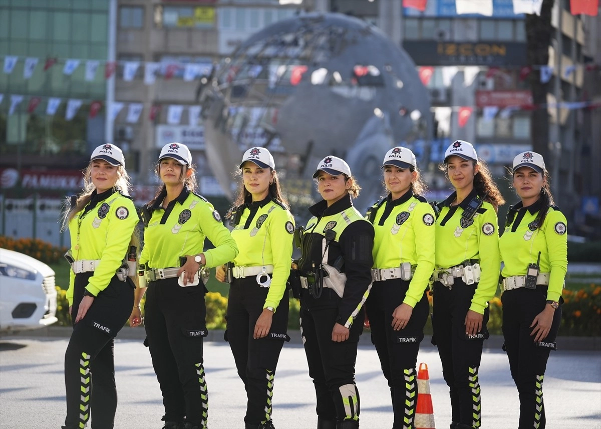 İzmir’de Trafiğe Kadın Dokunuşu
