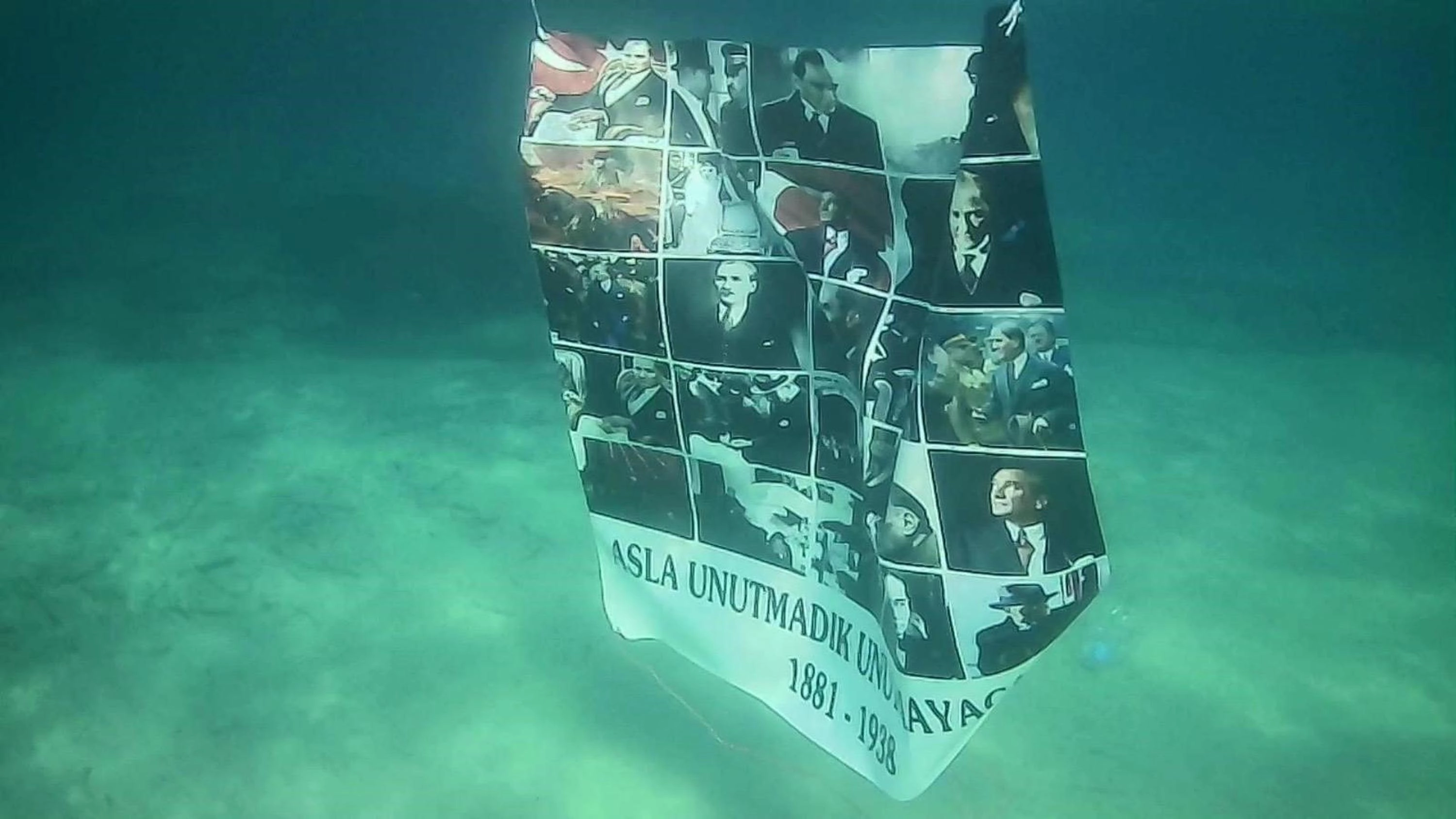İzmirli dalgıç, Atatürk'ü su altında andı