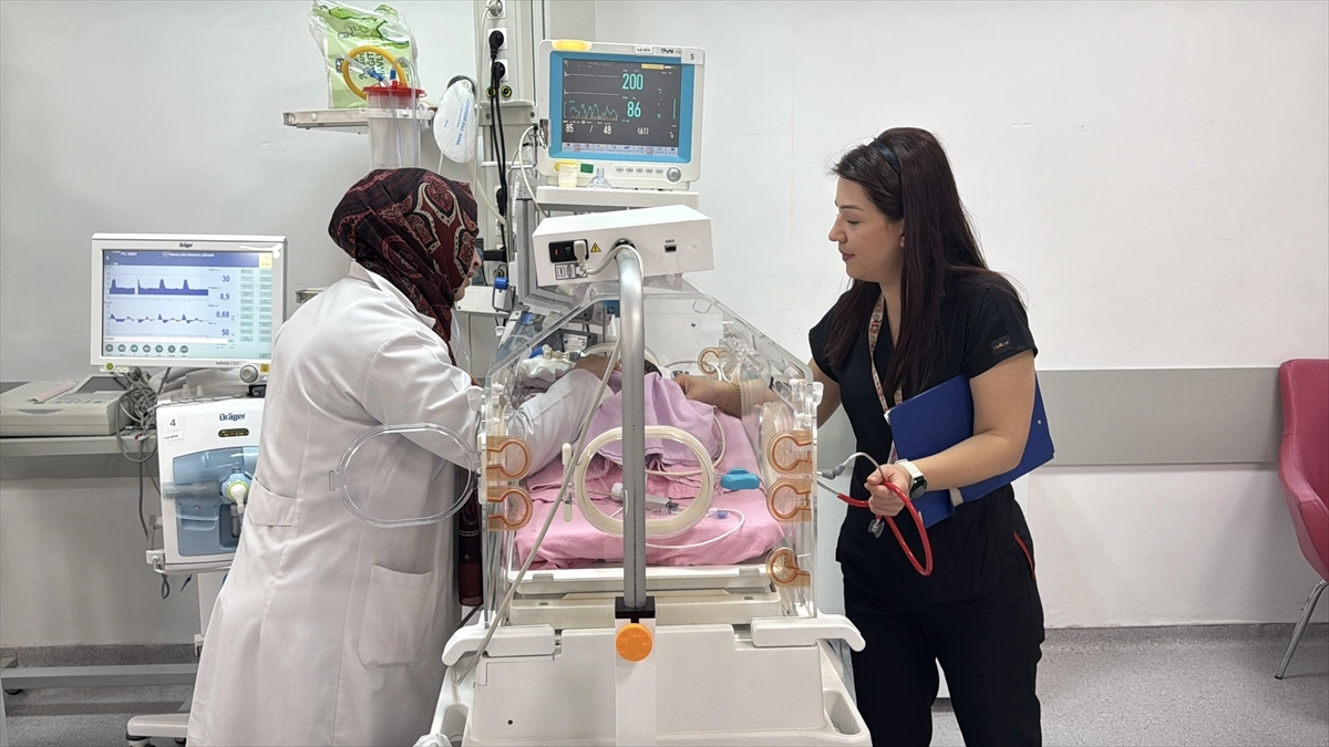 Prematüre Bebekler Afyonkarahisar’da “Anne Şefkati” ile Hayata Tutunuyor