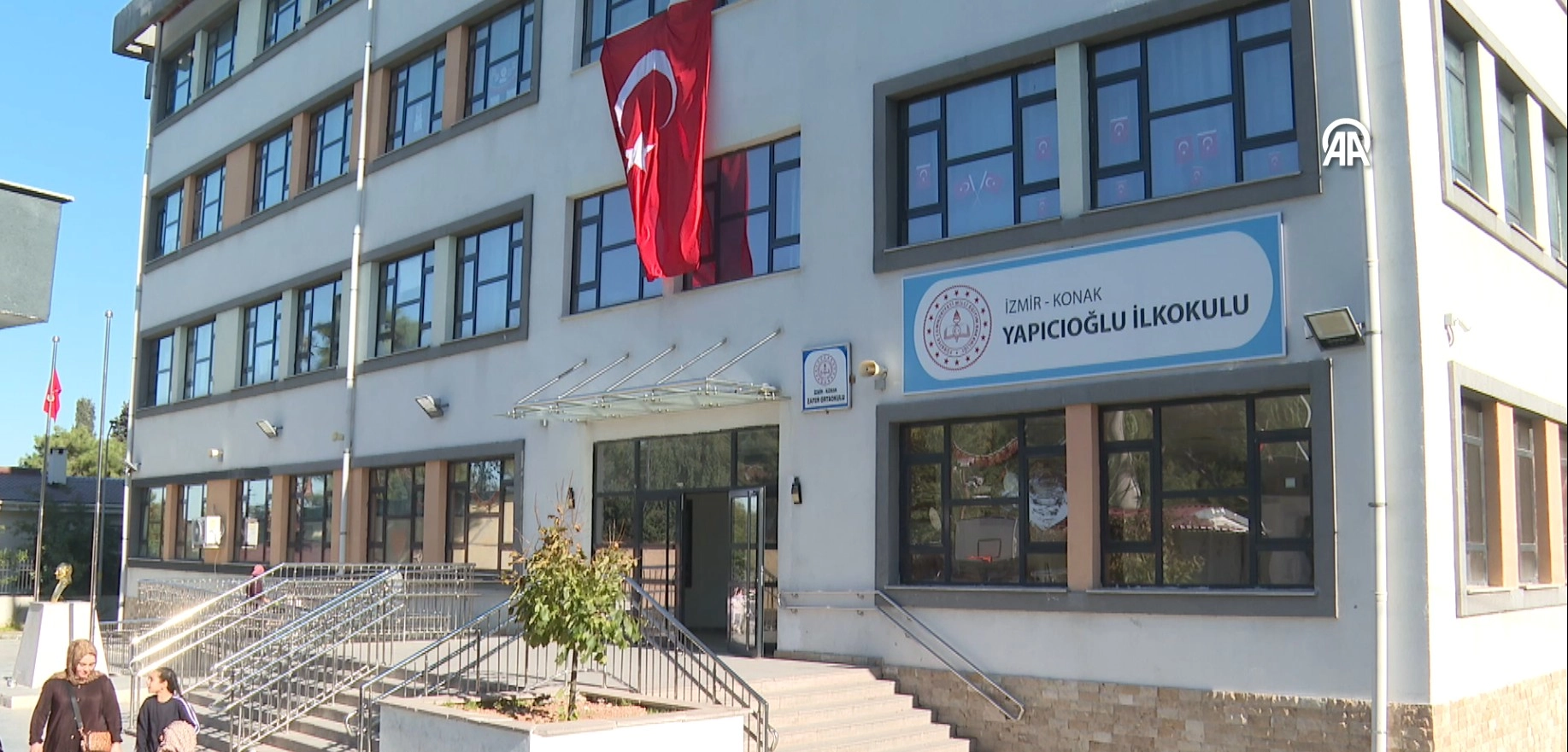 Başak öğretmen geleneksel Türk sanatlarını minik öğrencileri ile ailelerine tanıtıyor