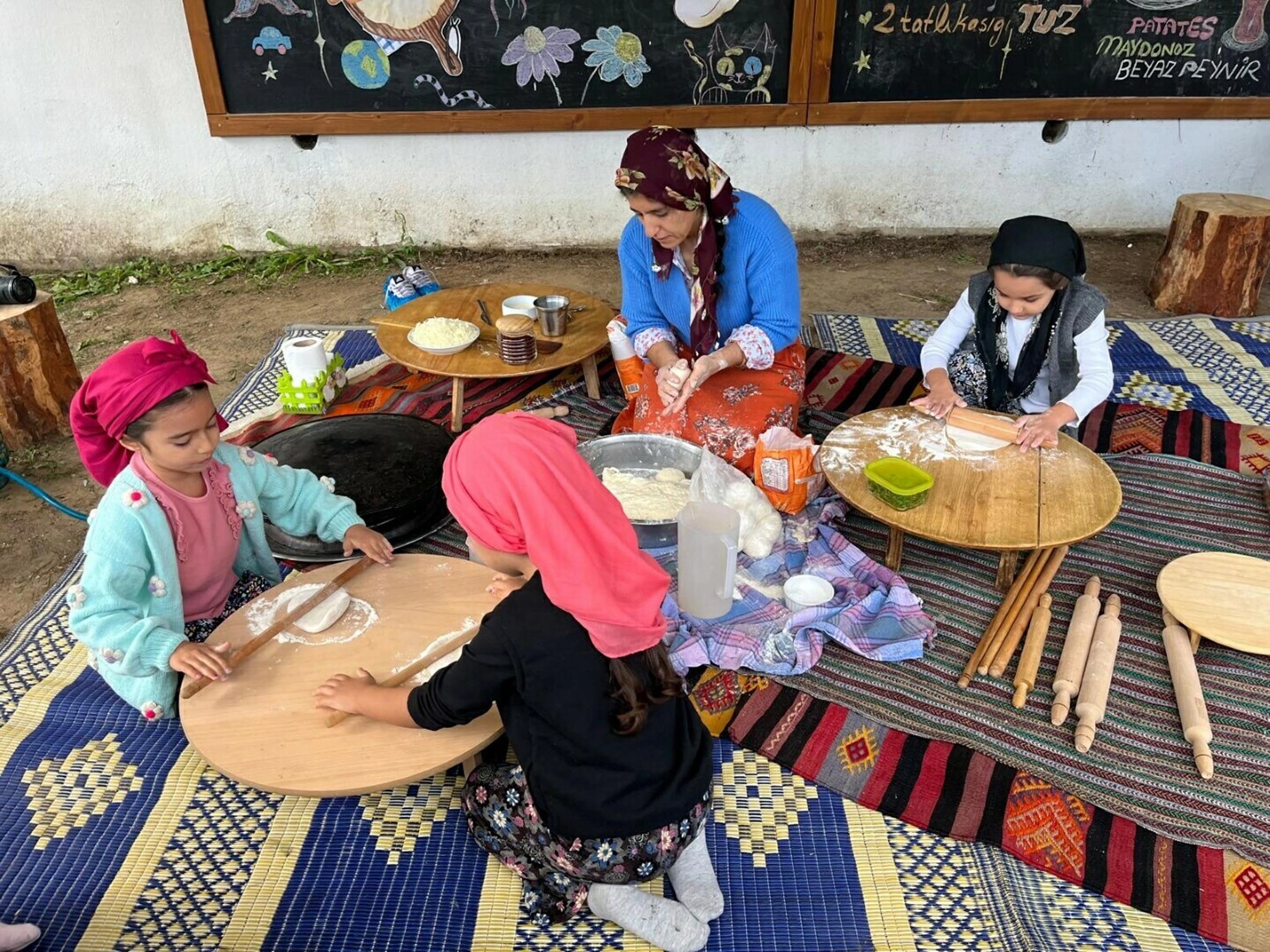 Minikler ve Aileleri Gaziemir İMKB’de Mutfakta Buluştu: “Eğitimde Ailenin Gücü” Etkinliği