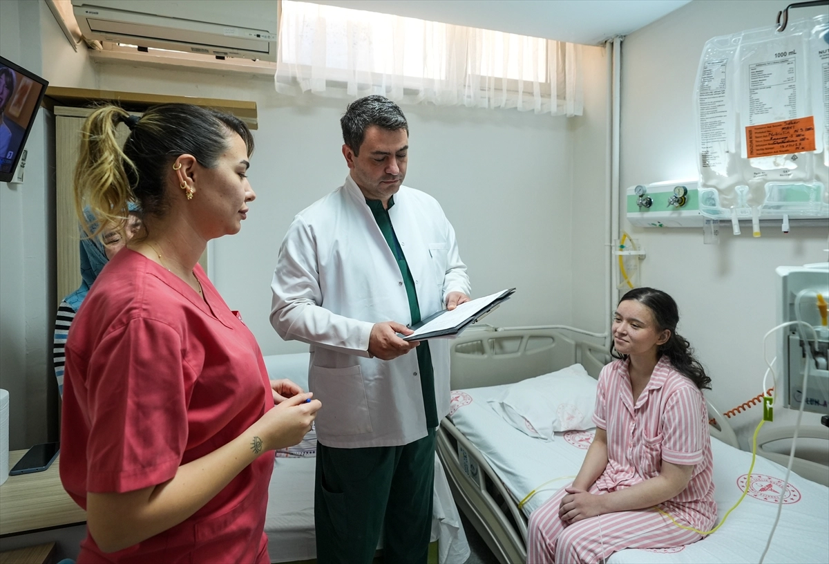 Organ Nakli Bekleyen Genç, Hastane Odasında Hayata Tutunuyor: Hayallerim Birilerinin Elinde