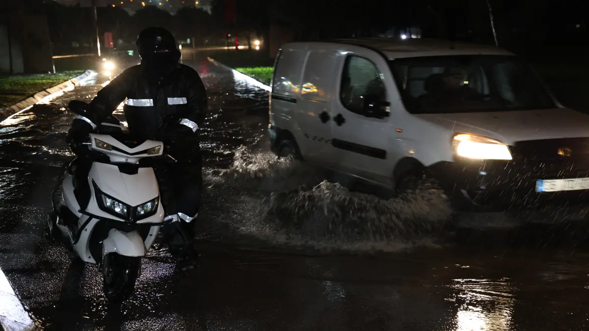 İzmir'de sağanak etkili oldu