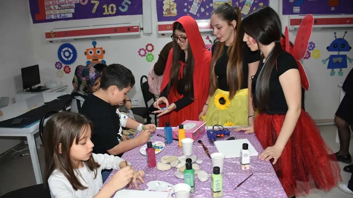 Hastane sınıfında oyunlarla moral buldular