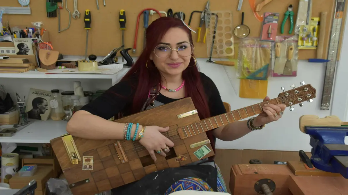 Türkiye’nin ilk diplomalı kadın kanun ustası İzmir'den