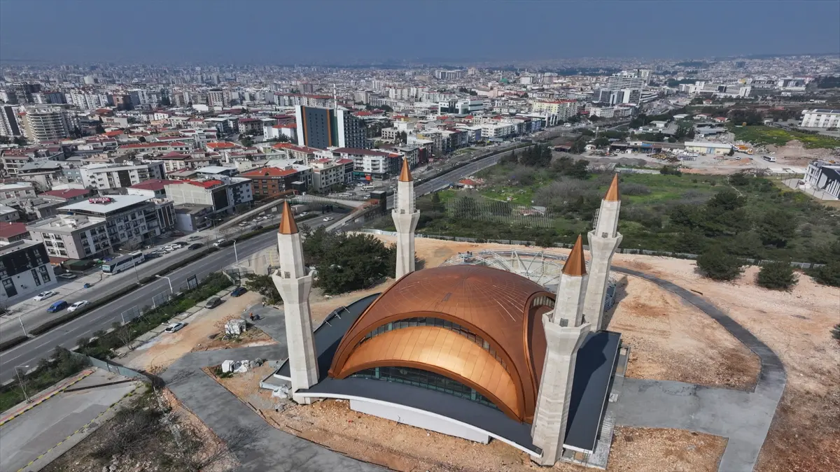İzmir'de 5 bin kişilik Hacı Mustafa Tekinalp Camisi açılışa hazırlanıyor