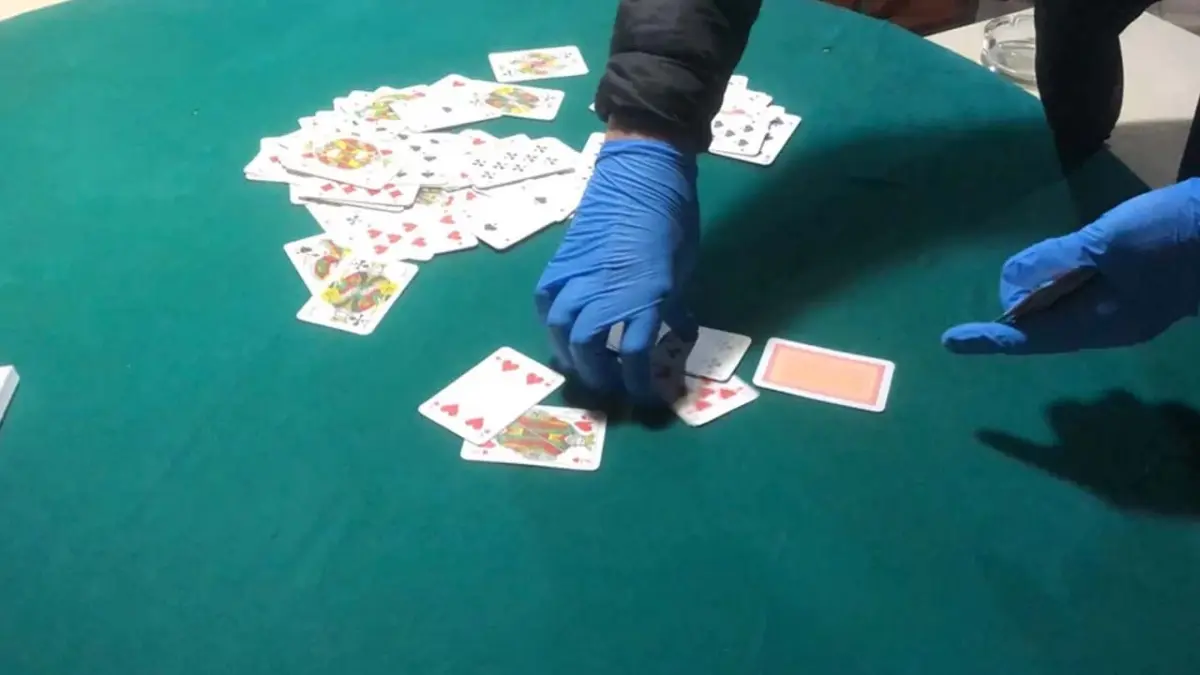 İzmir haber: Kumar oynarken yakalanan 162 kişiye para cezası