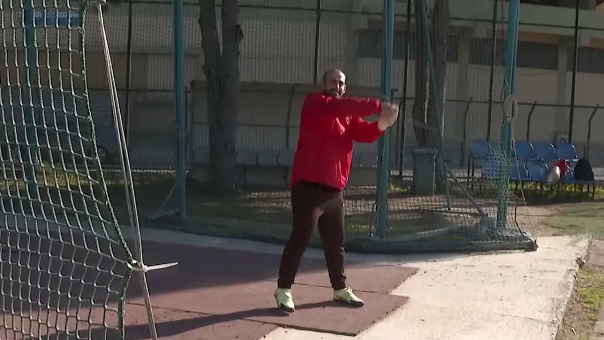 İşitme engelli milli çekiç sporcusu Muhammed, şampiyonluk istiyor