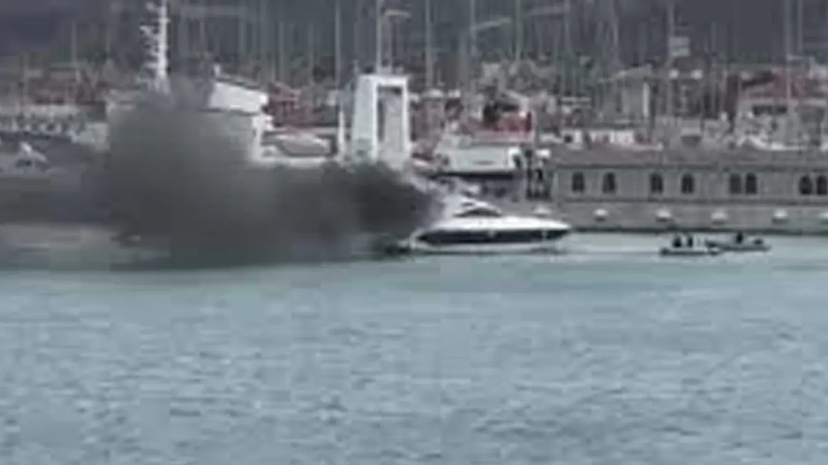 Çeşme'de motoryat yangını