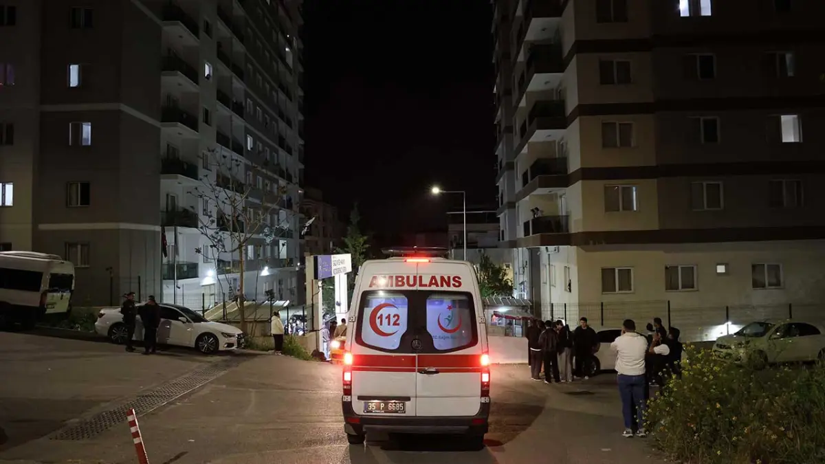İzmir’de 28 öğrenci, gıda zehirlenmesi şüphesiyle hastaneye kaldırıldı