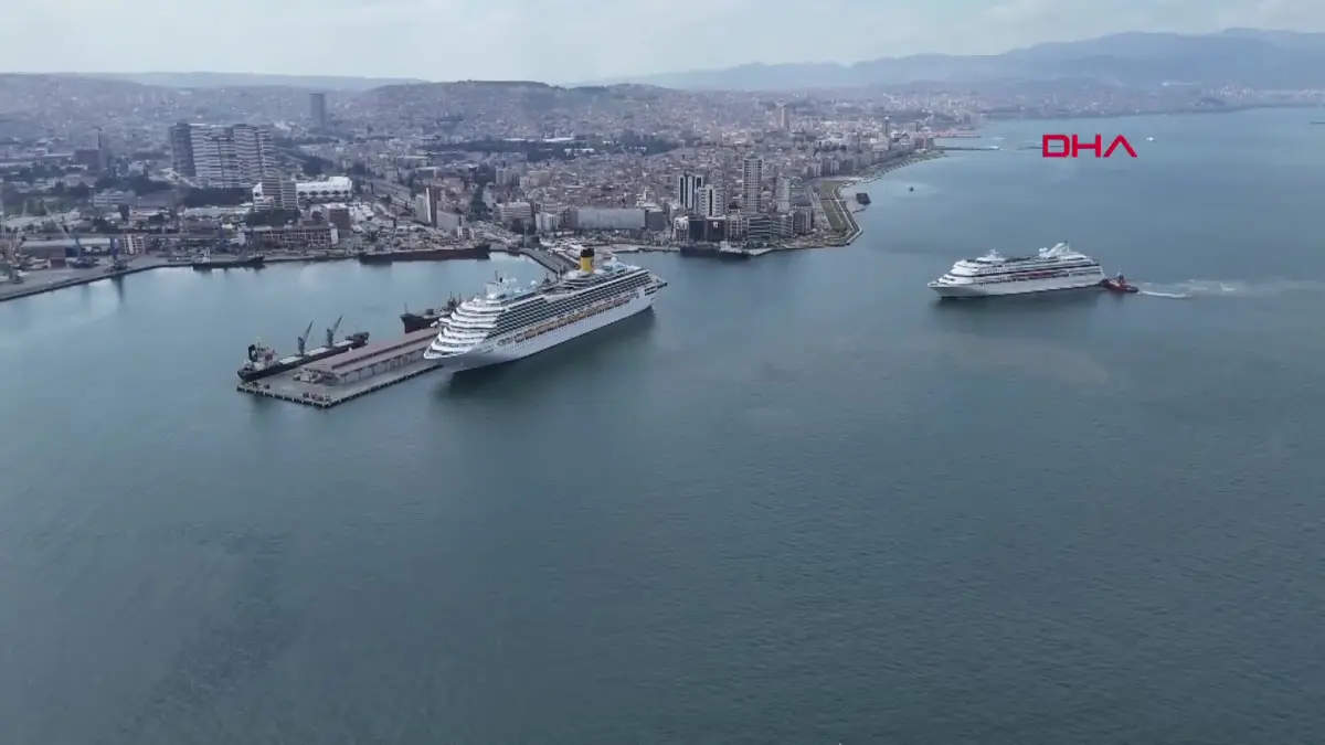 İzmir'e 2 kruvaziyer gemisi geldi
