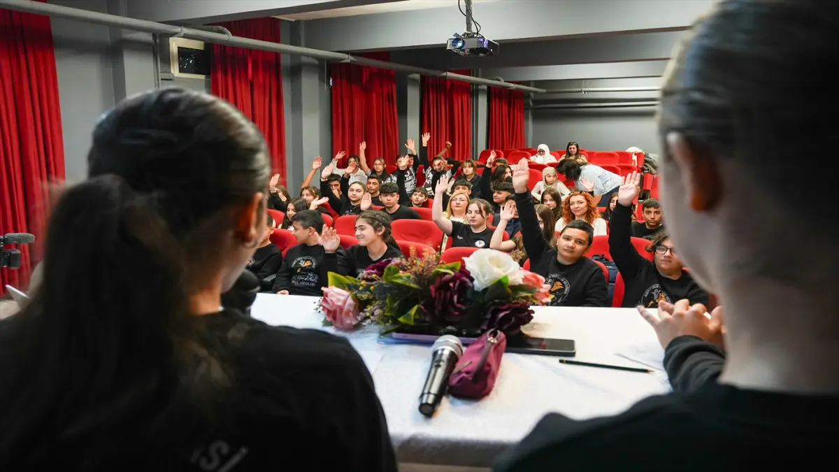 İzmirli öğrencilerin Okul Meclisi ile sorunlar çözüme kavuşuyor