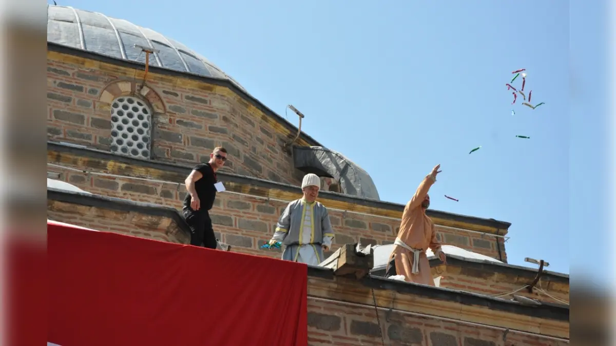 10 ton mesir macunu 20 dakikada saçıldı