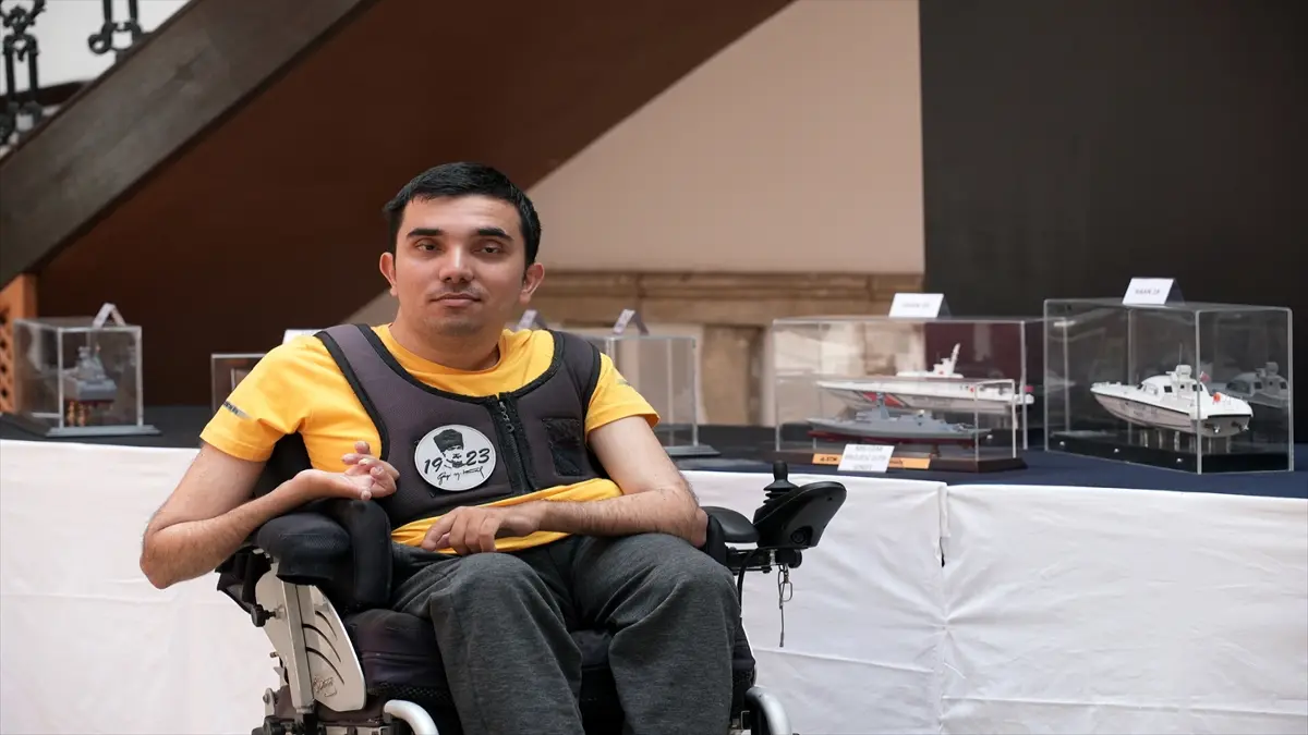 Askeri araç tutkusunu maket koleksiyonuna dönüştürdü