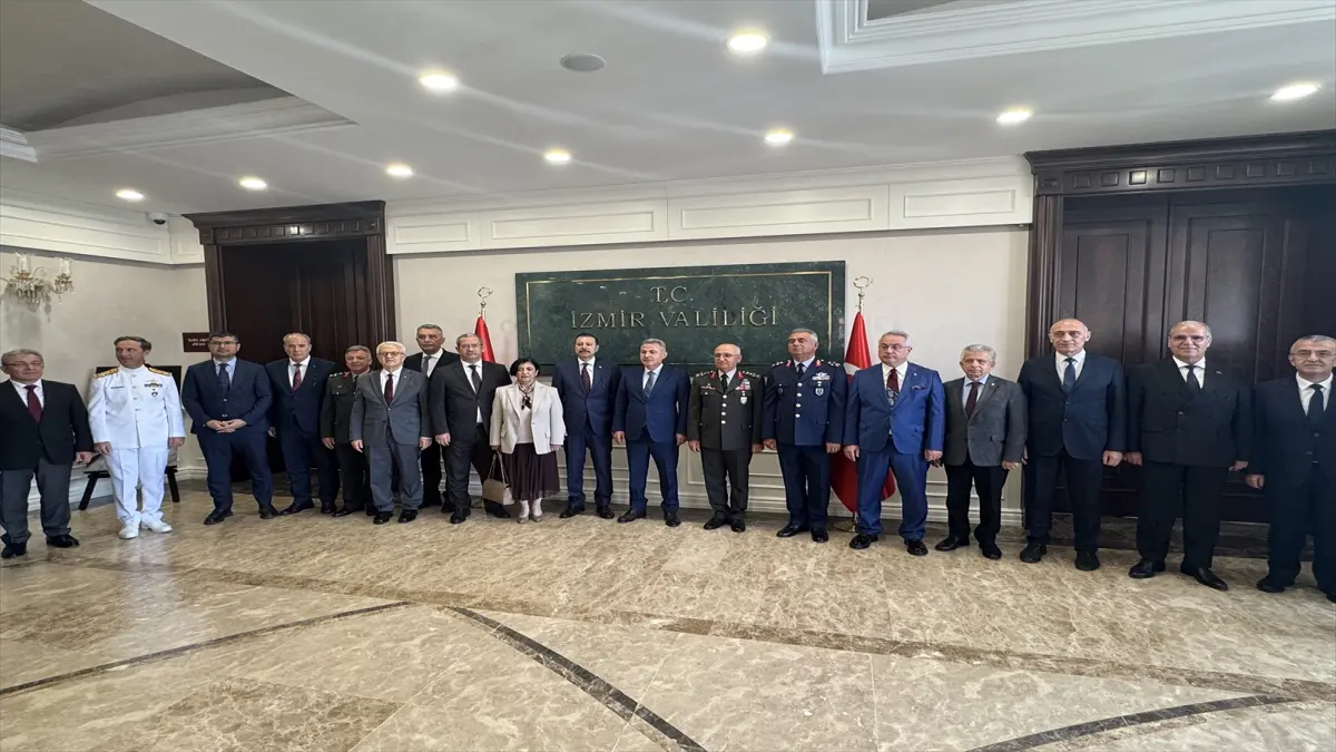 İzmir Valisi Elban, il protokolü ile bayramlaştı
