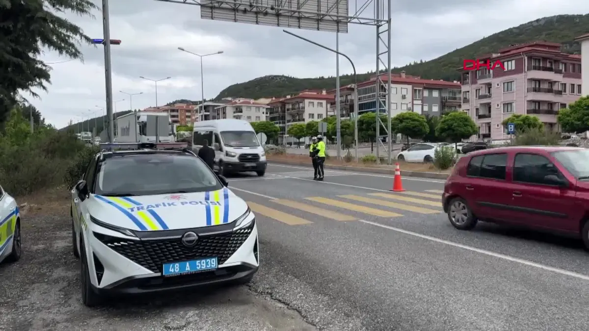 Muğla'ya tatilci akını; kilometrelerce araç kuyruğu oluştu