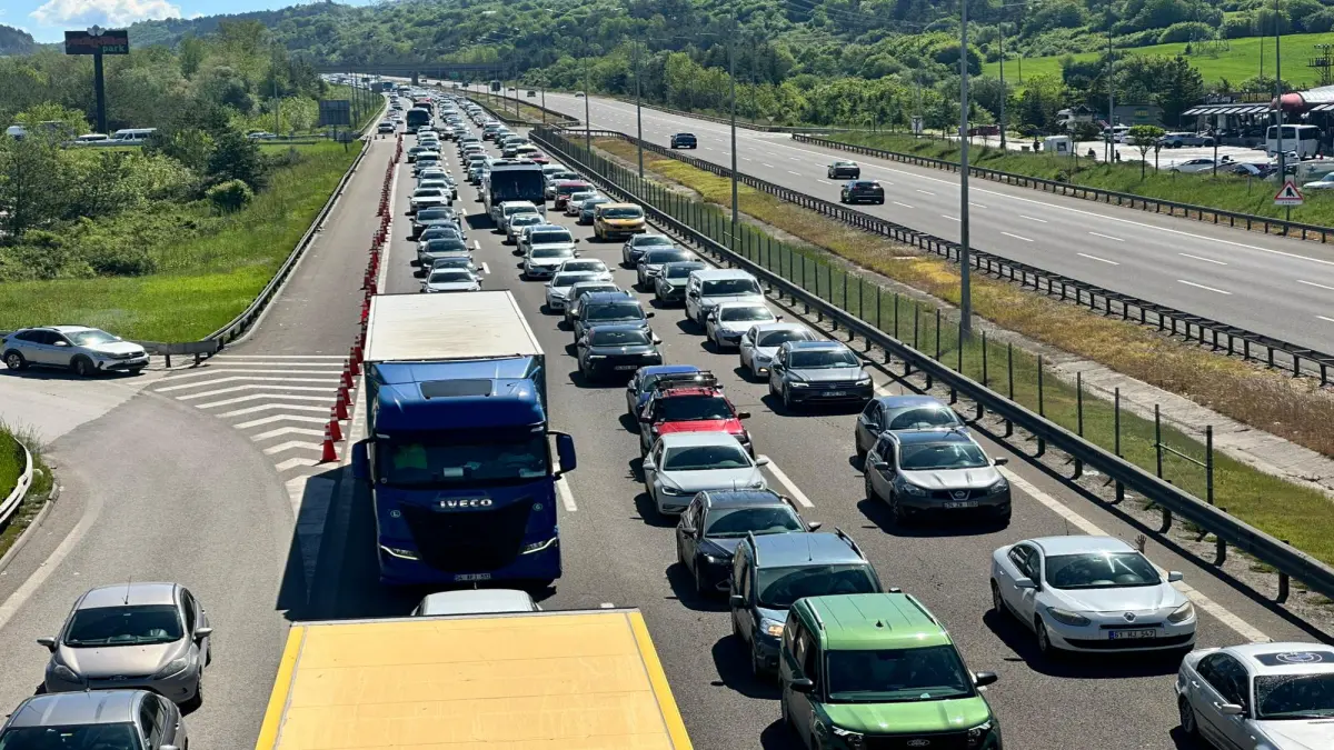 Tatilden dönüş trafiği başladı