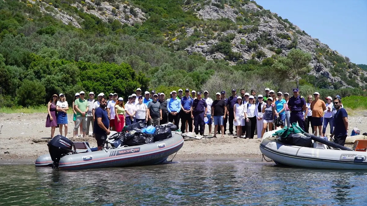 Urla’daki Koylarda Çevre Temizliği Seferberliği