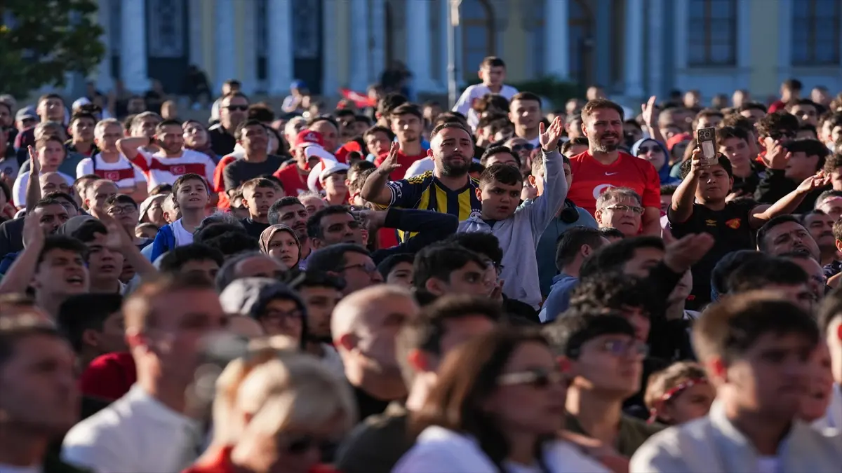 İzmir'de milli maç heyecanı