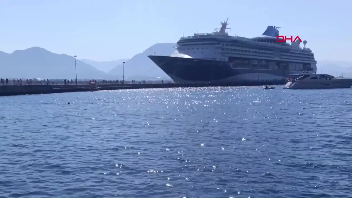 İngiliz turistler kruvaziyerle Alanya'ya geldi