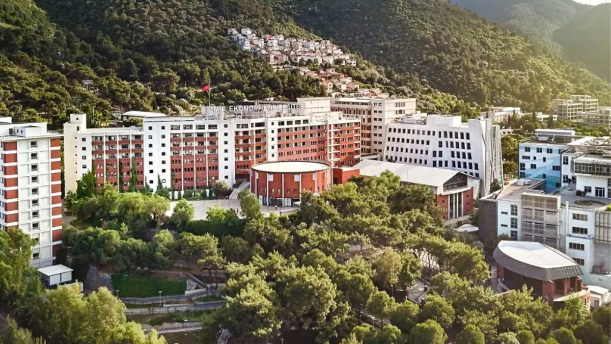 Geleceğin mühendisleri geri dönüşüm için yapay zeka destekli robot geliştirdi