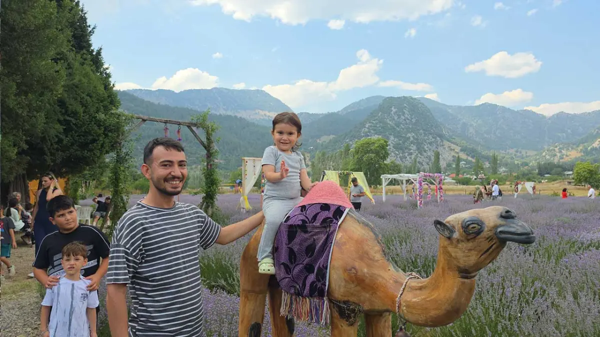 Adana'nın lavanta bahçeleri çekim platosuna dönüştü