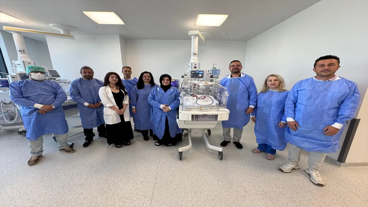 Anne karnında yapılan operasyon, spina bifidalı bebeğe sağlıklı yaşam umudu oldu