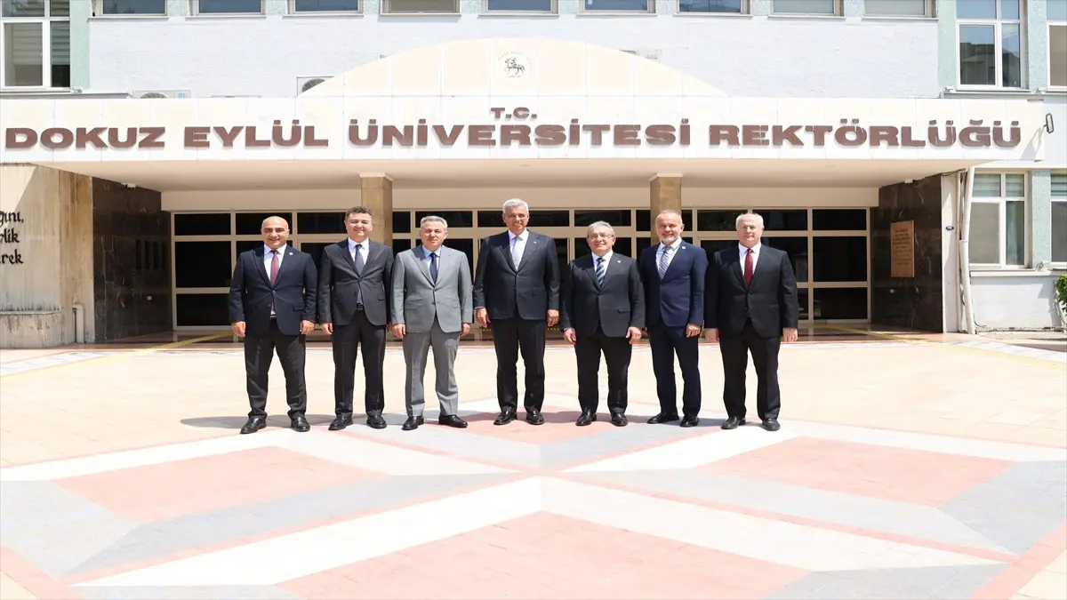 Sağlık Bakanı Memişoğlu, İzmir Biyotıp ve Genom Merkezi ziyaretinde konuştu