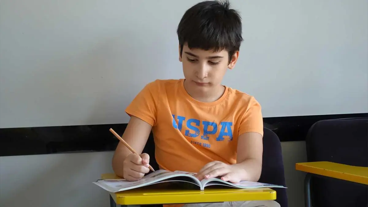 12 yaşındaki Metehan Japonya'daki matematik yarışmasından bronz madalyayla döndü