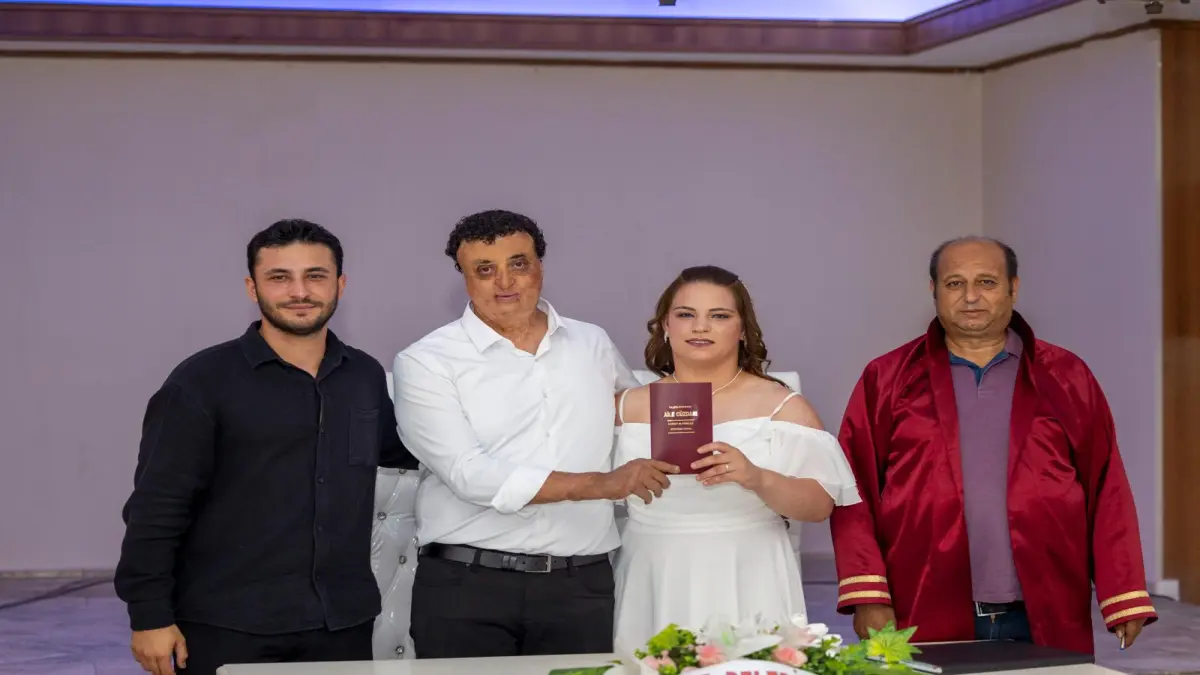 İzmir'de bi çift işaret diliyle evlendi