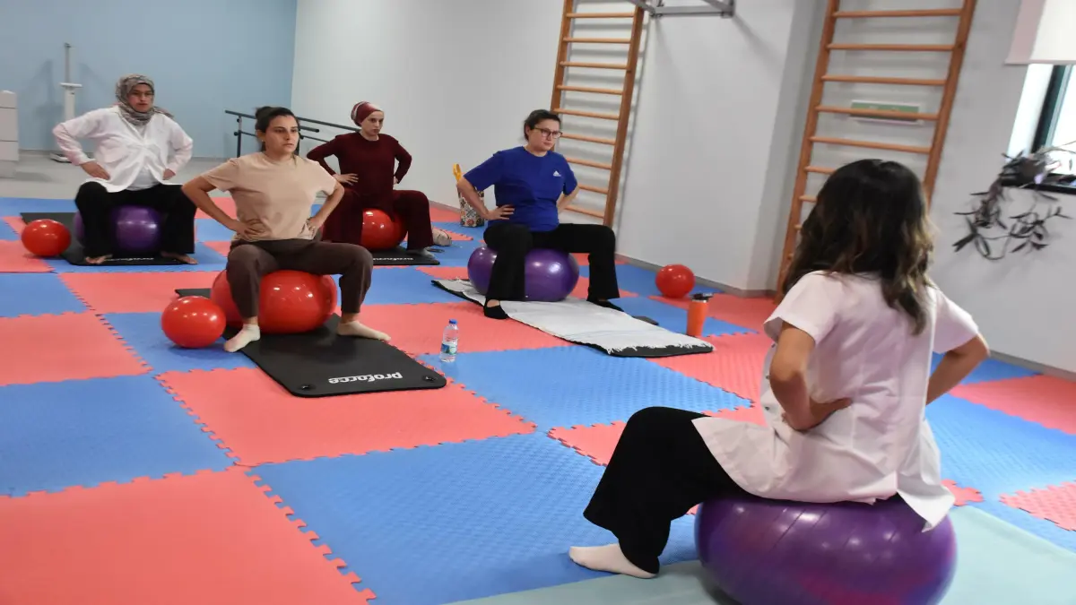 İzmir Şehir Hastanesi'nde gebe egzersiz programı ile doğuma hazırlık